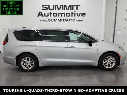Used 2024 Chrysler Pacifica Touring-L