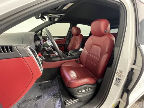 Used 2020 Porsche Cayenne S image 5