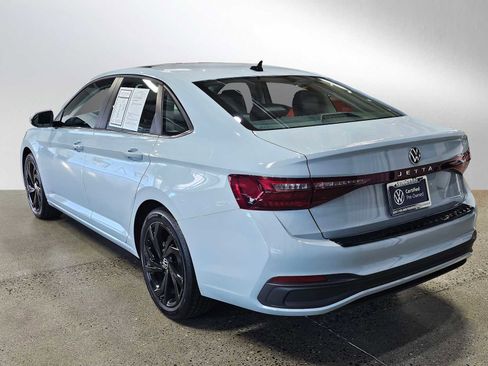Certified 2025 Volkswagen Jetta SE image 5