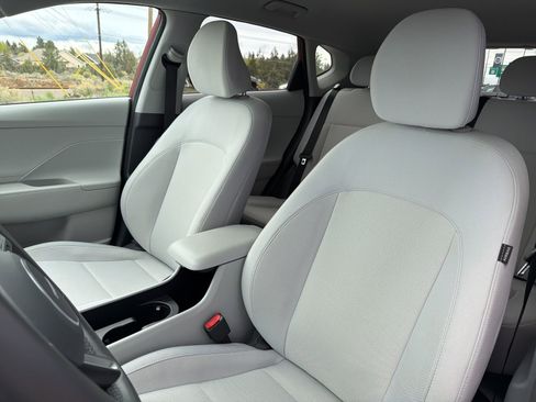 Used 2025 Hyundai Kona SEL AWD/4WD image 19