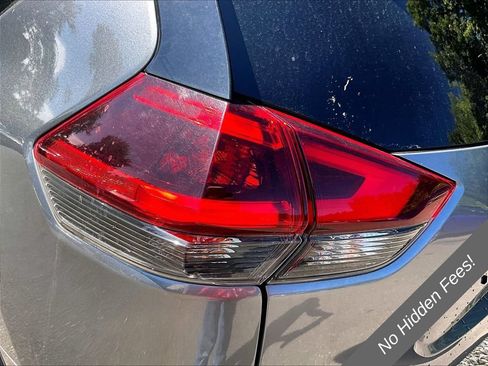 Used 2018 Nissan Rogue SV AWD/4WD image 26