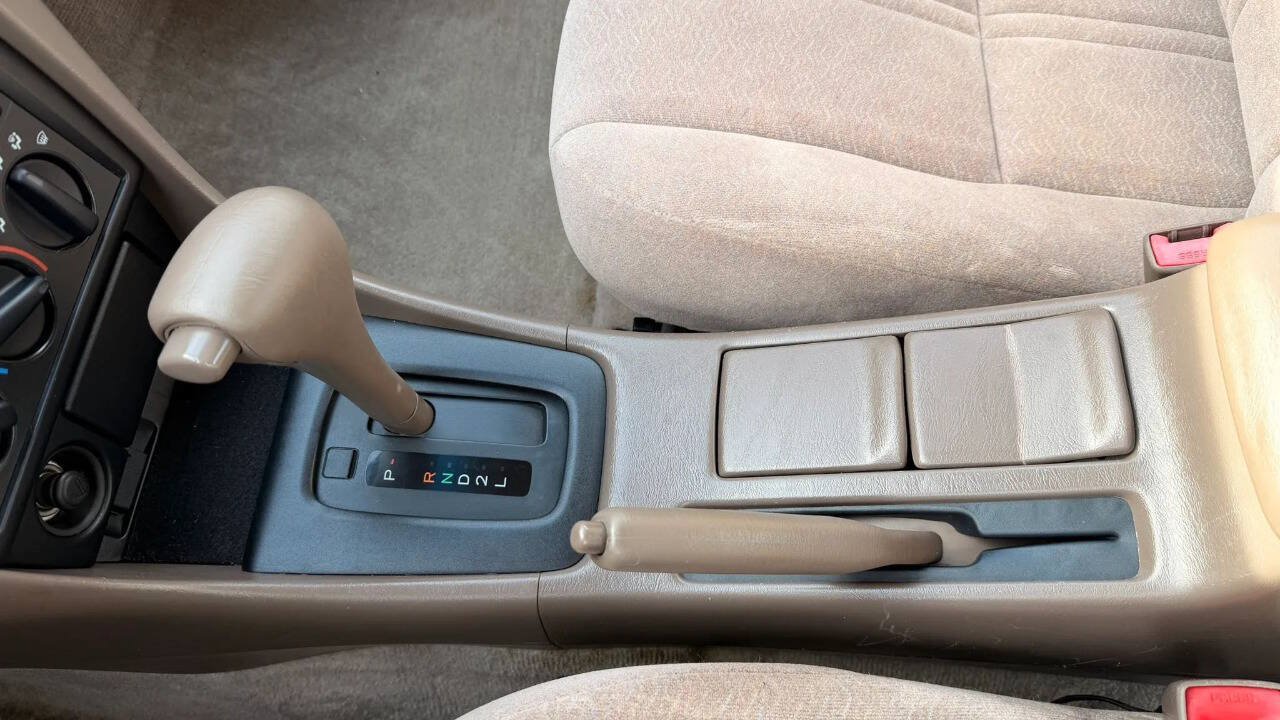 Used 1999 Toyota Camry LE w/ Value Pkg FWD image 16