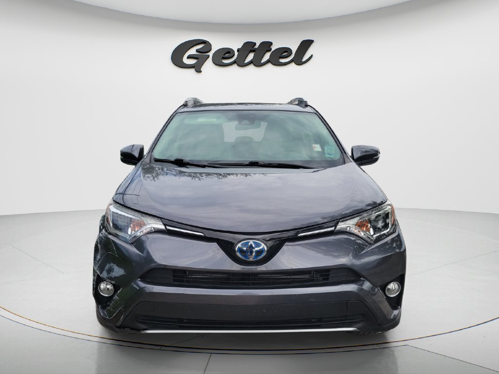 Used 2018 Toyota RAV4 XLE AWD/4WD image 2