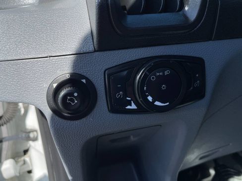 Used 2018 Ford Transit 250 138 RWD image 10