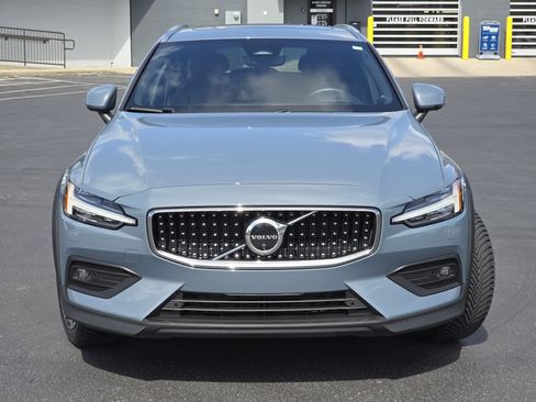 Used 2023 Volvo V60 B5 Cross Country Ultimate AWD/4WD image 2