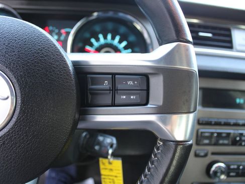 Used 2013 Ford Mustang GT RWD image 11