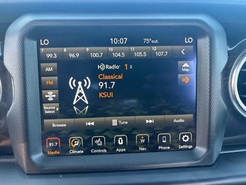 Used 2022 Jeep Wrangler Unlimited Sahara AWD/4WD image 32