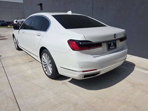 Used 2022 BMW 740i w/ Premium Package RWD image 6