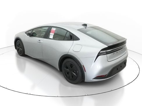 New 2026 Toyota Prius Plug-In Hybrid FWD image 5
