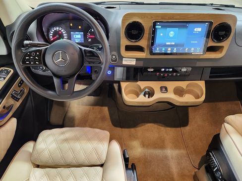 Used 2021 Mercedes-Benz Sprinter 3500 image 55