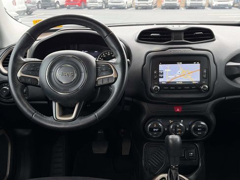Used 2017 Jeep Renegade Latitude image 13