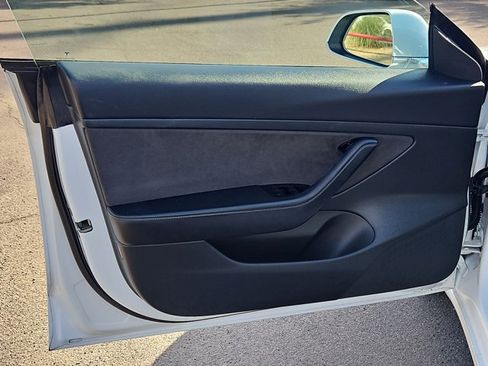 Used 2020 Tesla Model 3 Standard Range Plus RWD image 9