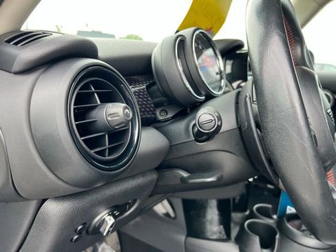 Used 2020 MINI Cooper S image 24