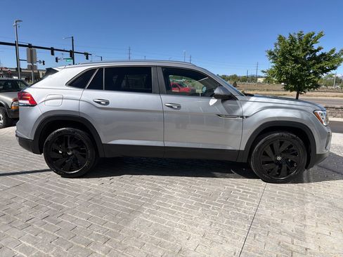 Certified 2024 Volkswagen Atlas Cross Sport SE w/ Panoramic Sunroof Package AWD/4WD image 8