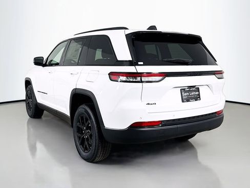 New 2025 Jeep Grand Cherokee Altitude image 5