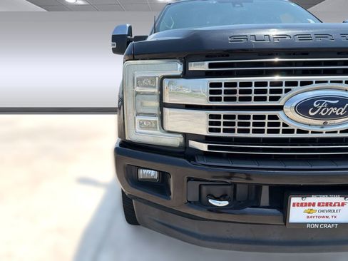 Used 2017 Ford F250 Platinum w/ Platinum Ultimate Package AWD/4WD image 21