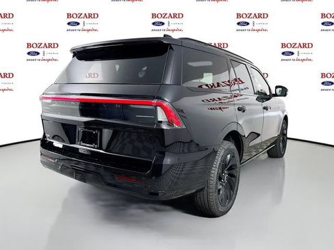 New 2026 Lincoln Navigator Reserve w/ Jet Appearance Package AWD/4WD image 7