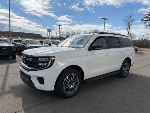 Certified 2025 Ford Expedition Active image 4