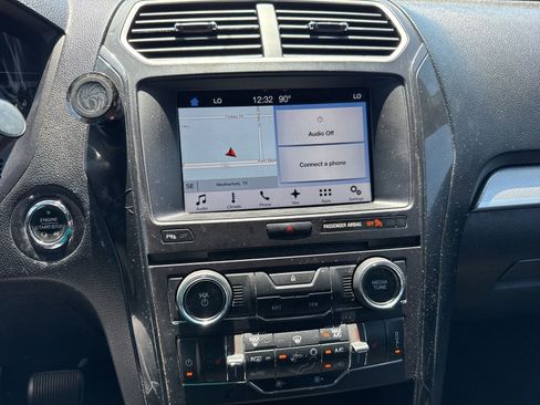 Used 2017 Ford Explorer XLT w/ Equipment Group 202A FWD image 14