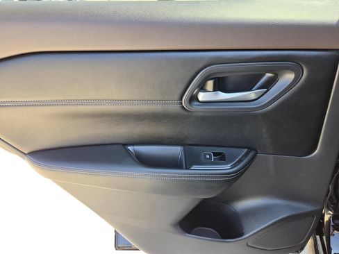 Used 2023 Nissan Rogue SL FWD image 17