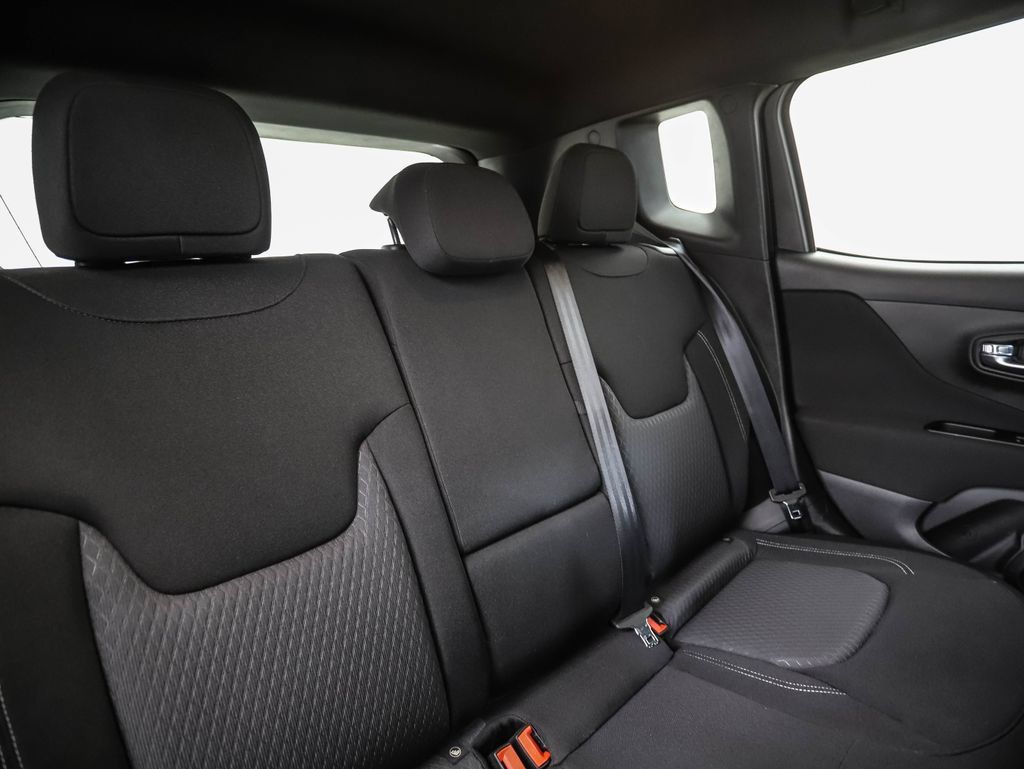 Used 2021 Jeep Renegade Latitude AWD/4WD image 28