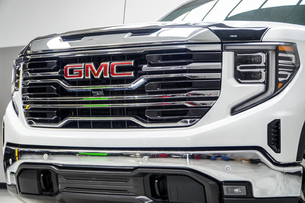 Used 2024 GMC Sierra 1500 SLT w/ SLT Premium Plus Package AWD/4WD image 2