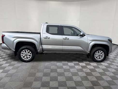 Used 2025 Toyota Tacoma SR5 AWD/4WD image 10
