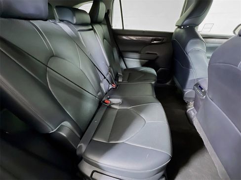 Used 2023 Toyota Highlander Limited image 24