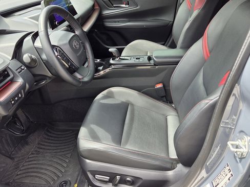Used 2025 Toyota Prius Plug-In Hybrid FWD image 4