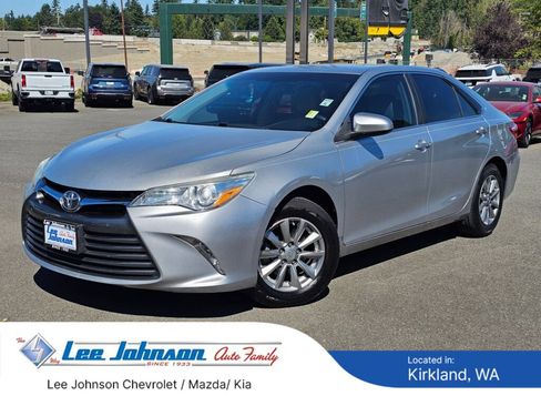 Used 2015 Toyota Camry LE FWD image 1