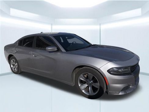 Used 2015 Dodge Charger SXT image 6