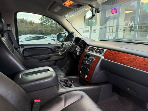 Used 2014 Chevrolet Tahoe LT w/ Luxury Package AWD/4WD image 22