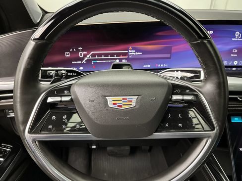 Certified 2025 Cadillac Escalade ESV Sport w/ Touring Package AWD/4WD image 19