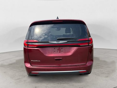 Used 2023 Chrysler Pacifica Touring-L FWD image 4