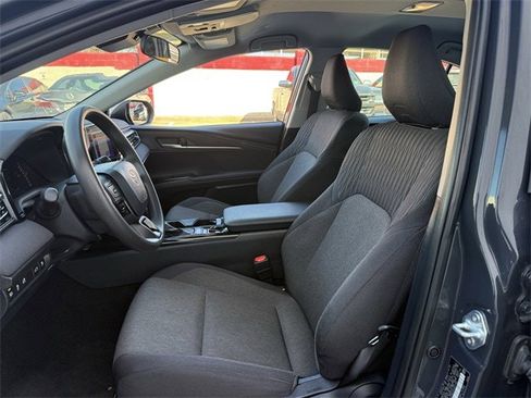 Used 2025 Toyota Camry LE image 27