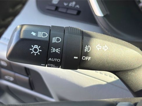 Used 2022 Toyota Highlander XLE AWD/4WD image 17