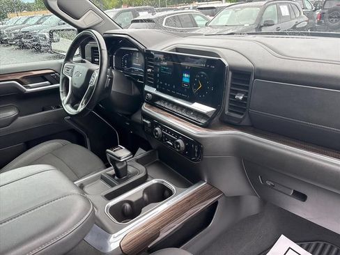 Used 2025 Chevrolet Silverado 1500 RST AWD/4WD image 13