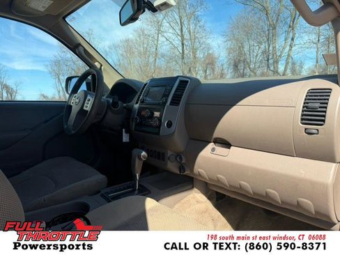 Used 2015 Nissan Frontier SV w/ SV Value Truck Package AWD/4WD image 13