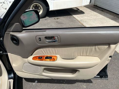Used 1999 Lexus LS 400 RWD image 16