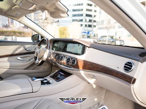 Used 2018 Mercedes-Benz S 560 4MATIC Sedan w/ Premium Package image 15