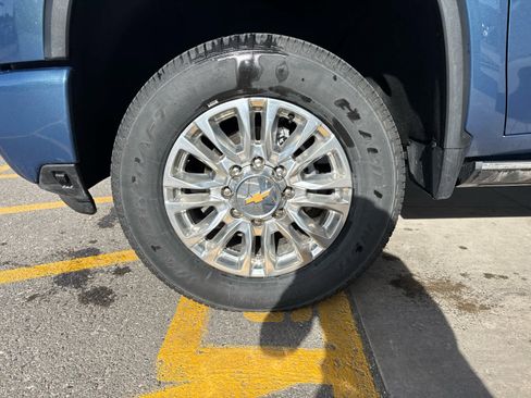 Used 2024 Chevrolet Silverado 2500 High Country w/ High Country Premium Package AWD/4WD image 7