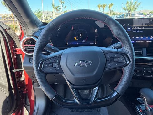 Used 2024 Chevrolet Trax RS FWD image 18