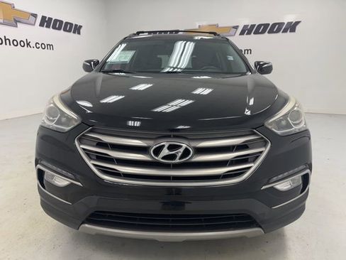 Used 2018 Hyundai Santa Fe Sport image 2