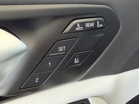 Certified 2025 BMW X7 xDrive40i w/ M Sport Package AWD/4WD image 19