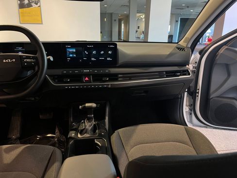 Used 2025 Kia K4 LXS image 35