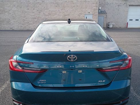 Used 2025 Toyota Camry XLE w/ Premium Plus Package image 4