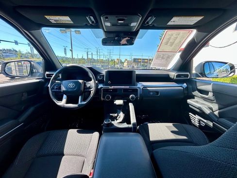 Certified 2025 Toyota 4Runner SR5 AWD/4WD image 18