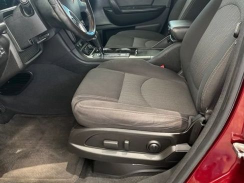 Used 2017 Chevrolet Traverse LT w/ Style and Technology Package FWD image 12