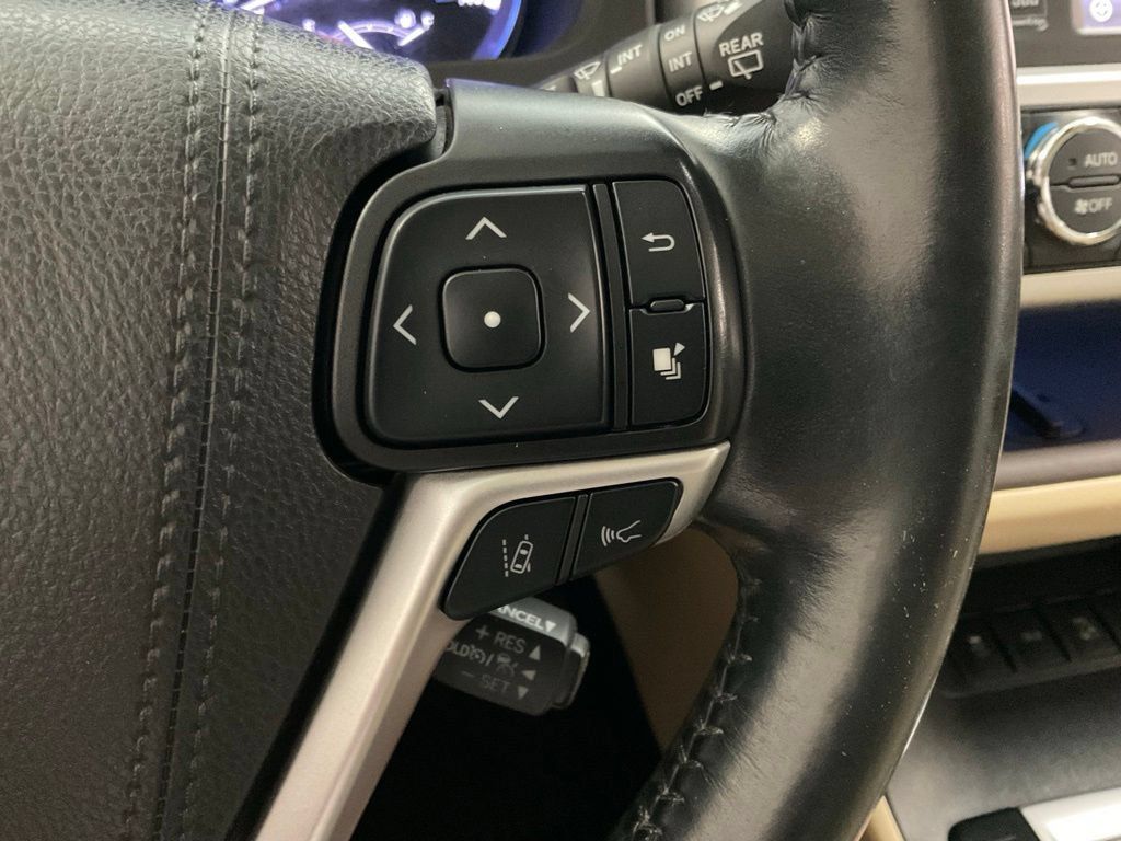 Used 2019 Toyota Highlander Limited AWD/4WD image 14