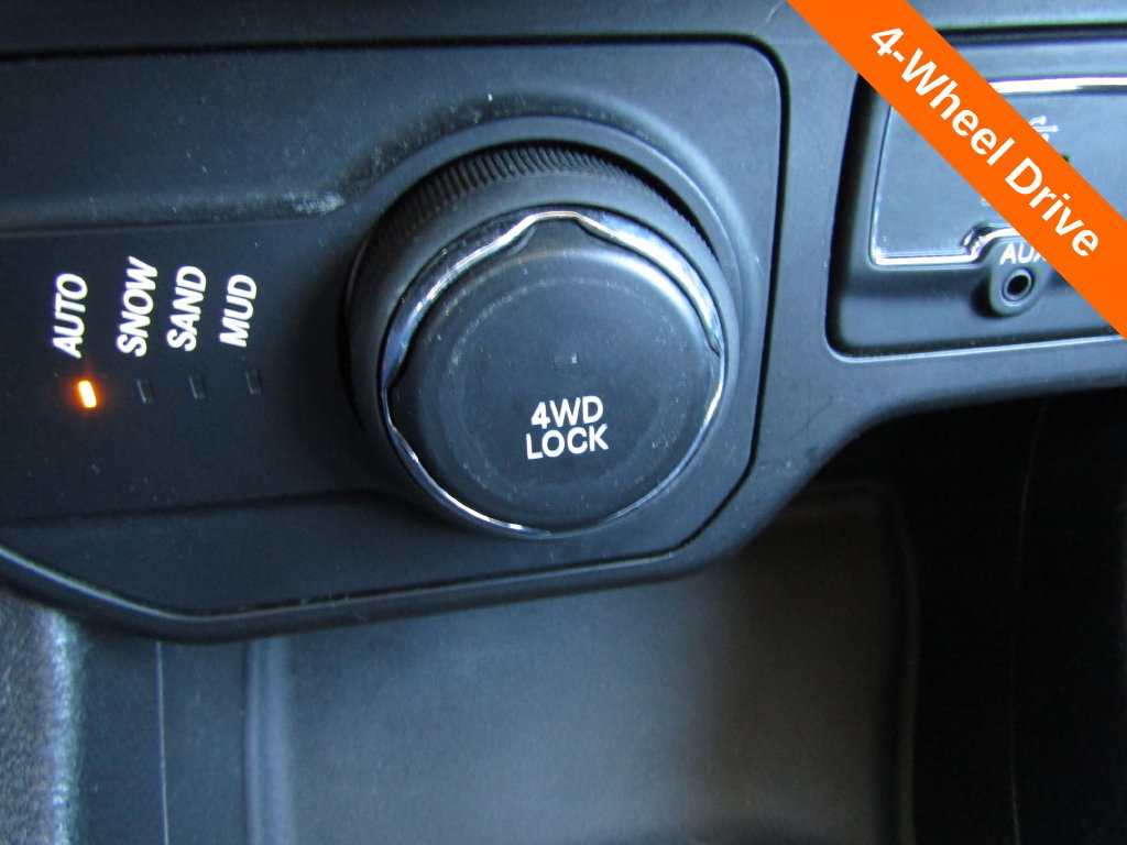 Used 2018 Jeep Renegade Latitude w/ Cold Weather Group AWD/4WD image 9
